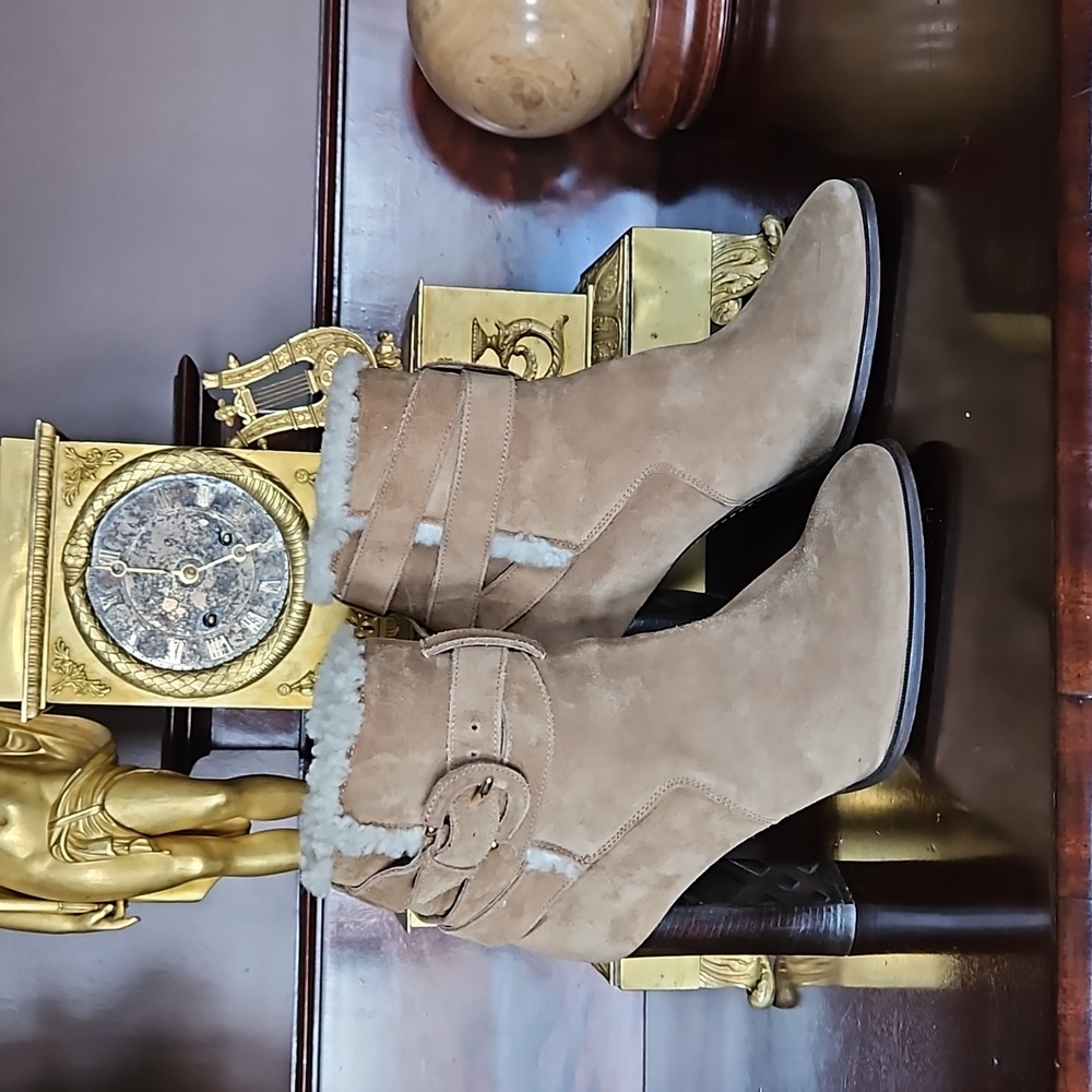 Authentic Burberry booties - Picture 3 of 11